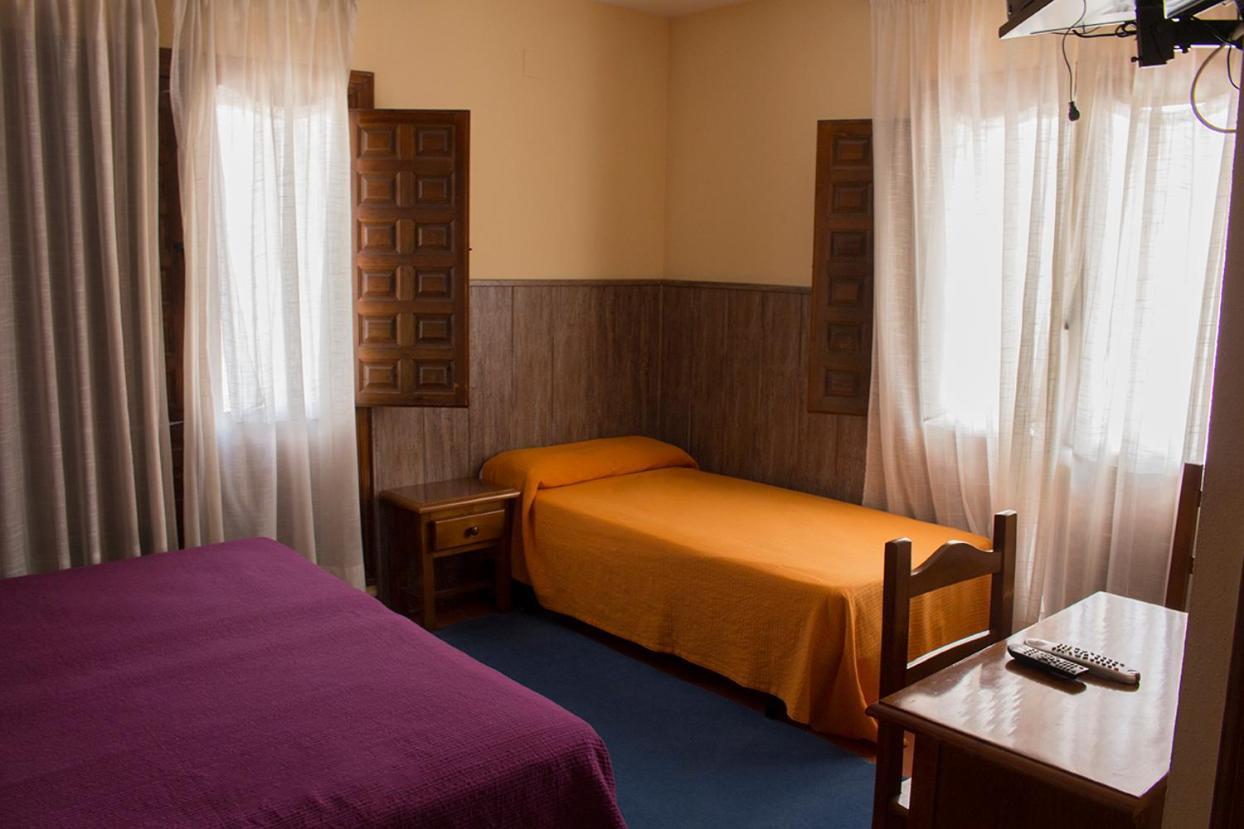 Hostal Del Tajo Peralejos de las Truchas Εξωτερικό φωτογραφία