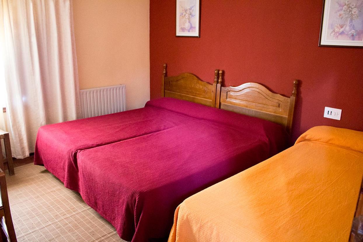 Hostal Del Tajo Peralejos de las Truchas Εξωτερικό φωτογραφία