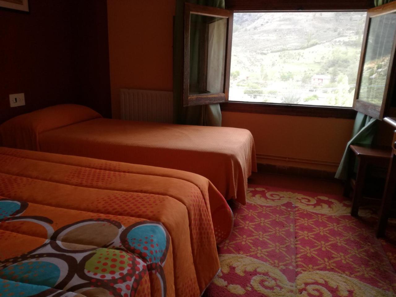 Hostal Del Tajo Peralejos de las Truchas Εξωτερικό φωτογραφία